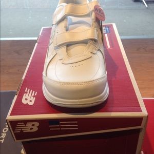 nb ladies sneackers wide d large